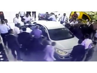 MHP konvoyundakiler AK Parti’li gençlere böyle saldırdı