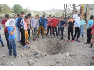 Yola döşenen bomba fünyeyle patlatıldı