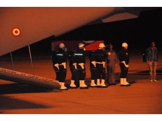 Şehit polisin cenazesi uçakla getirildi