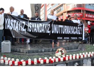 Ölenleri ’oturarak’ andılar