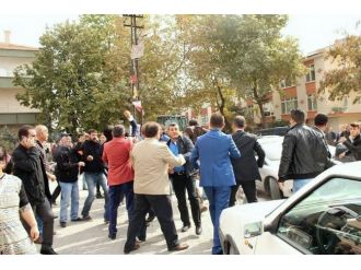 AK Partili vekile taşlı saldırı !