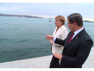 Davutoğlu Merkel’e İstanbul’u anlattı