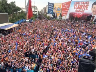 "Bu millet teröre boyun eğmeyecektir"