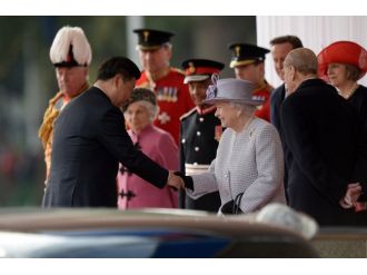 Çin Devlet Başkanını Kraliçe karşıladı