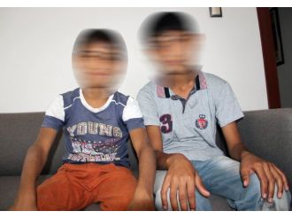 Bayrağı ’ya Allah’ diyerek yerine asmış