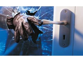 Kadın hırsızlar yakayı ele verdi