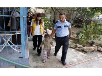 Zavallı 2 çocuk sokağa terk edildi