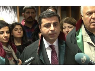 Selahattin Demirtaş’tan cüppeli şov !
