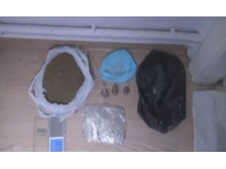 Uyuşturucu operasyonu polis kamerasında