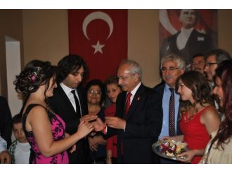 Yüzüklerini Kılıçdaroğlu taktı