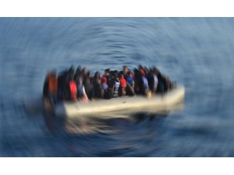 Kaçak göçmenlerin botu battı: 15 kayıp