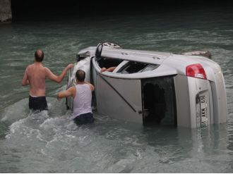 Sulama kanalında can pazarı