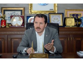 Sendikacılık dersi verdi: Esnafın camı, kaldırımın taşı...