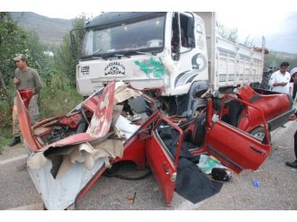 Paramparça oldu: 2 ölü