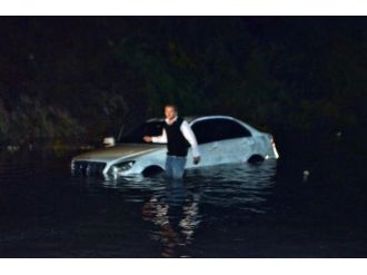 Araçlar su altında kaldı