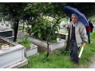 Mezarlıkta 10 günlük bebek bulundu