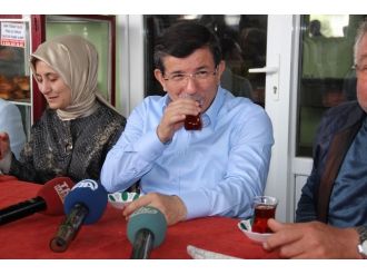 Başbakan köy kahvesinde