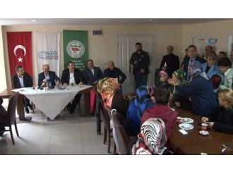 Yaşlı kadın Sağlık Bakanına derdini anlatmaya çalışırsa...