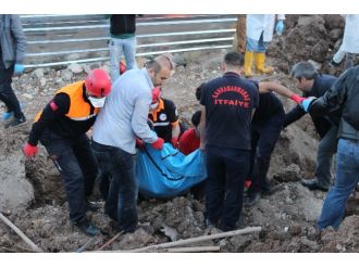 Kanalizasyon kazısında göçük: 1 ölü