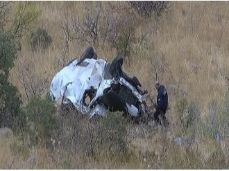 Minibüs uçuruma yuvarlandı: 3 ölü