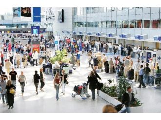 Uçan yolcu sayısı arttı