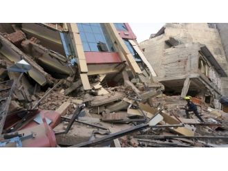 Ölü sayısı 300’ü de geçti