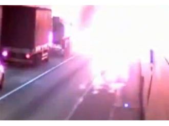 Tünelde bir anda alev topuna döndü