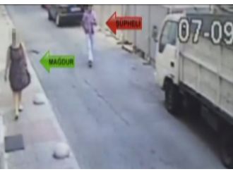 Takip ettiği kadının evini soyan hırsız kamerada !