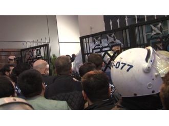 İpek Medyaya girişe izin vermeyen gruba müdahale