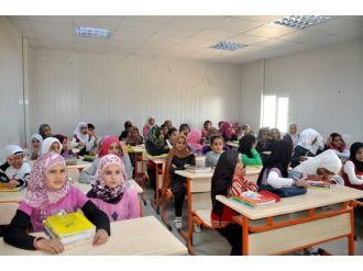 Tam 8 bin Suriyeli eğitim görüyor