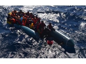 Mülteci faciası sahil güvenlik ekiplerince engellendi