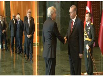 Tebrikleri kabul etti