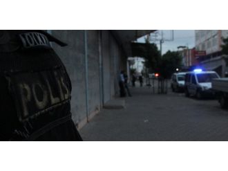 Zırhlı polis aracı devrildi: 8 yaralı