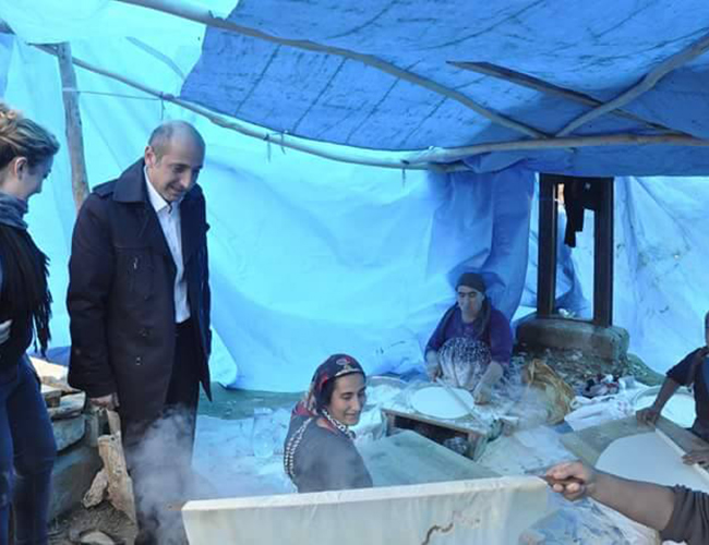 Yufka Açıp Ekmek Pişirdi