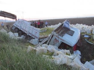 Kamyon işle otomobil çarpıştı: 2 ölü, 2 yaralı