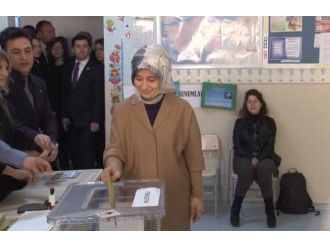 Sare Davutoğlu oyunu kullandı