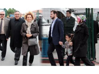 Albayrak ile Doğan aynı okulda oy kullandı