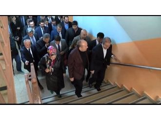 Mehdi Eker ve Kadir Topbaş aynı sandıkta oy kullandı