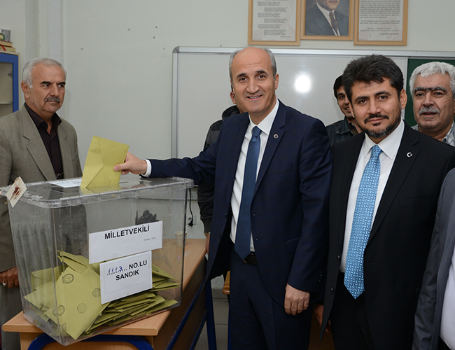 Başkan Necati Okay oy'unu kullandı