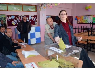 Dünyanın en uzun kızı ilk kez oy kullandı