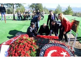 Süleyman Demirel doğum gününde mezarı başında anıldı