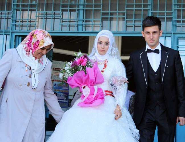 Gelin Damat Birlikte Sandığa Gitti