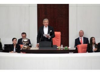 Meclisin geçici başkanı Baykal olacak