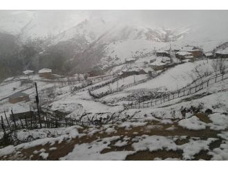 Yaylalar beyaza büründü