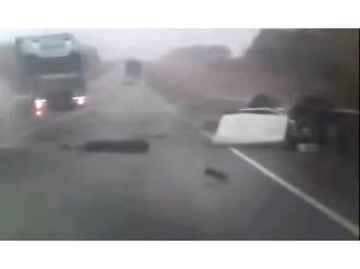 Otomobil paramparça oldu !