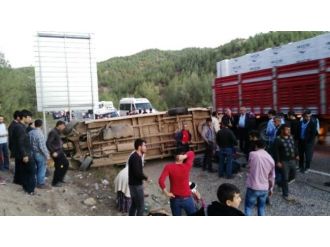 Yolcu minibüsü devrildi: 10 yaralı