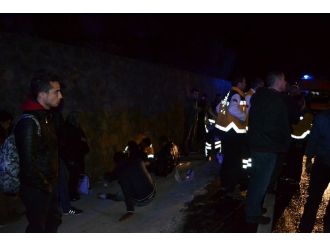 Otobüs TIR’a çarptı: 11 yaralı!