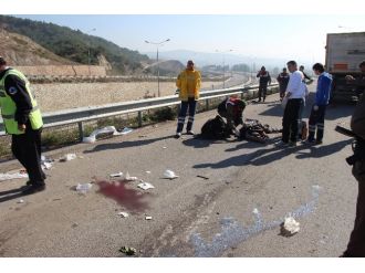 Kamyon ile otomobil çarpıştı: 1 ölü, 1 yaralı