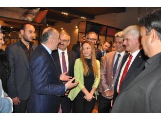 Bakanın iş teklifini reddetti