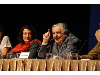 "Dünyaya sadece çalışmaya değil mutlu olmaya geldik"